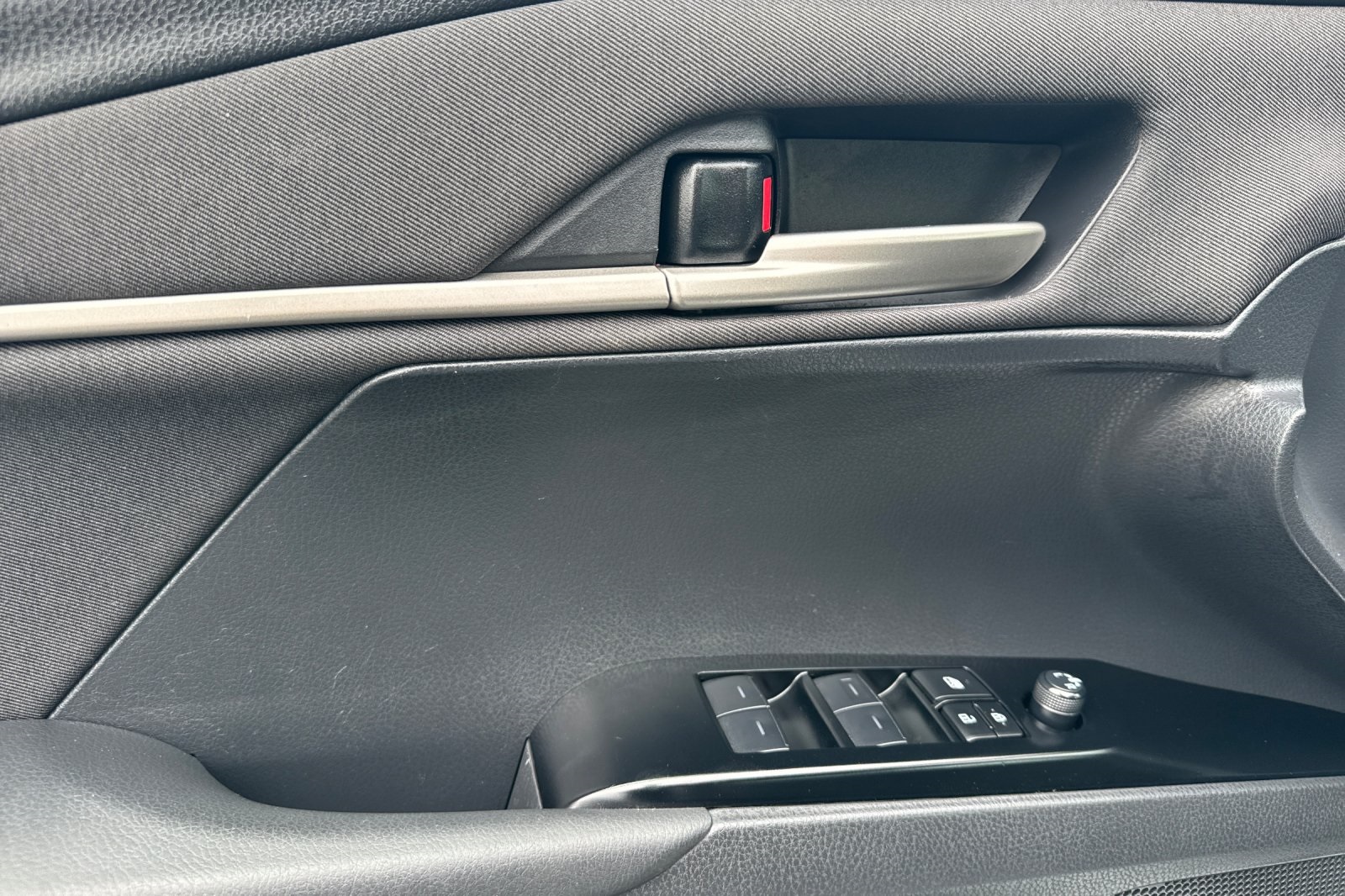 2025 Toyota Camry LE photo 14