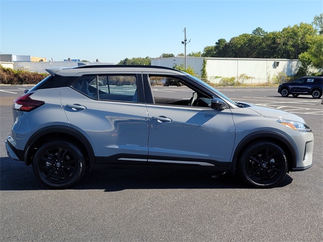 2024 Nissan Kicks SR photo 2