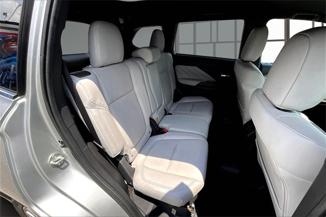 2022 Mitsubishi Outlander PHEV LE photo 26
