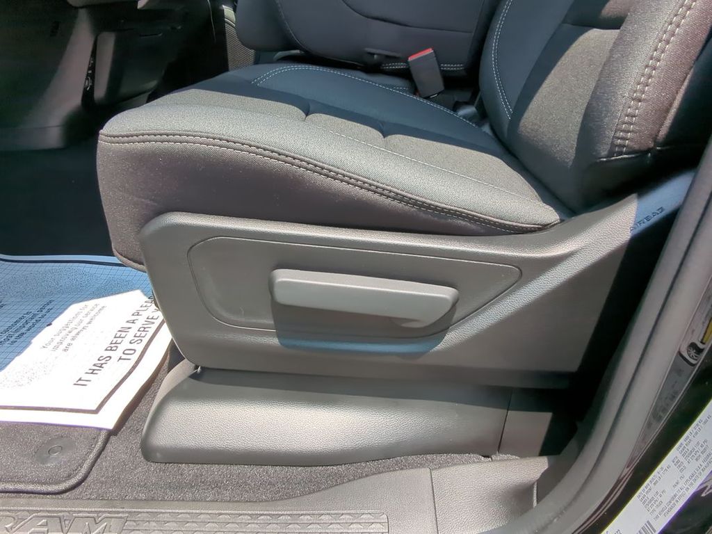 2025 Ram 1500 Tradesman photo 7