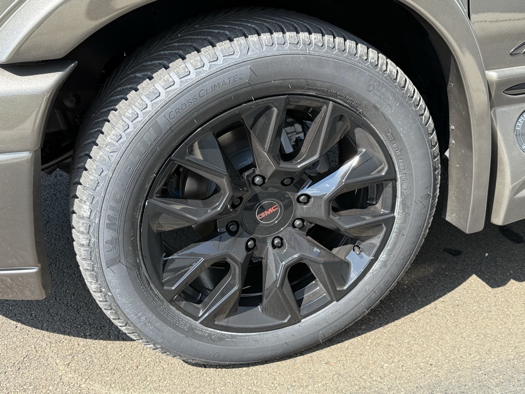 2025 Gmc Savana photo 9