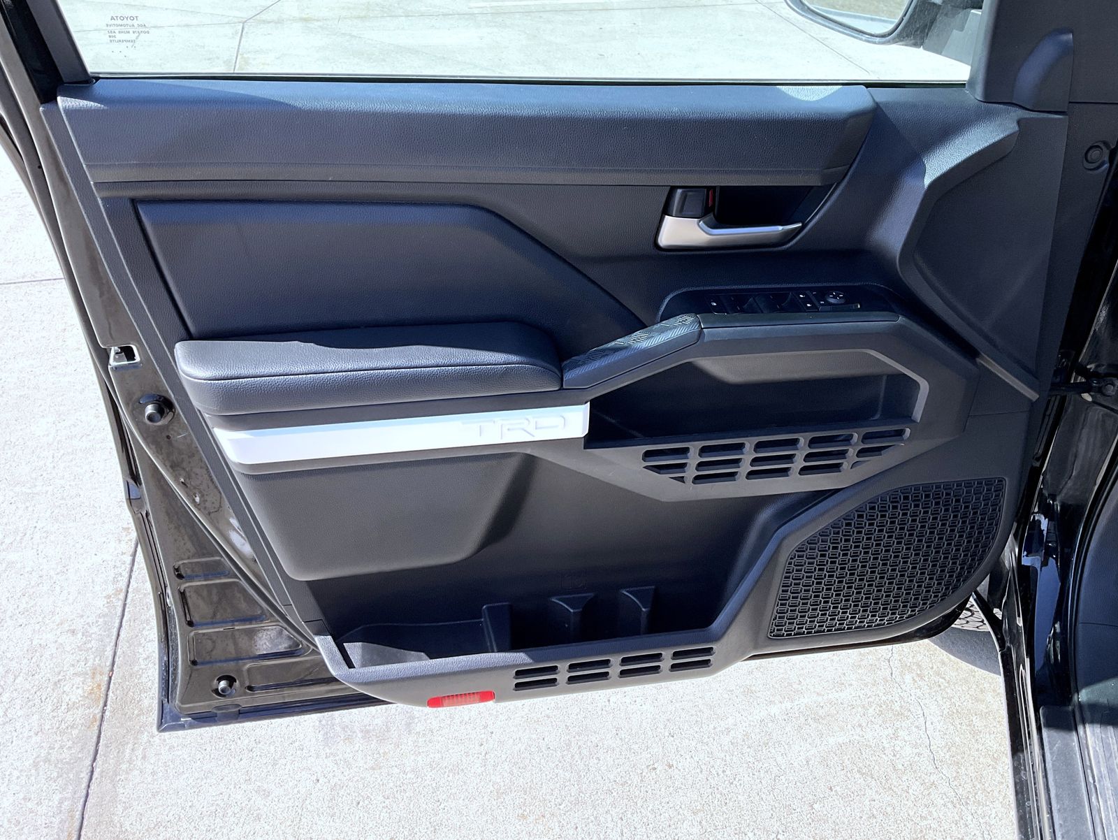 2024 Toyota Tacoma TRD Off-Road photo 9