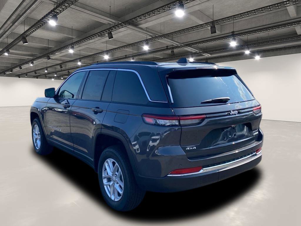 2025 Jeep Grand Cherokee Laredo photo 3