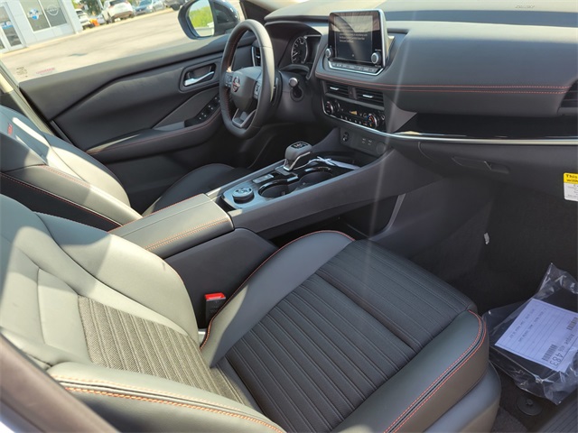 2026 Nissan Rogue SV photo 18