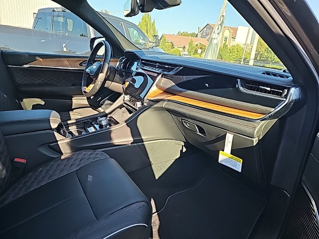 2025 Jeep Grand Cherokee Summit Reserve photo 6