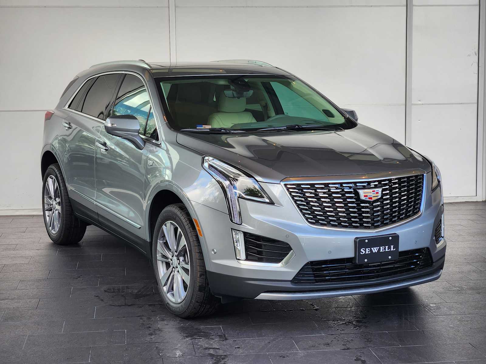 2025 Cadillac XT5 Premium Luxury photo 2