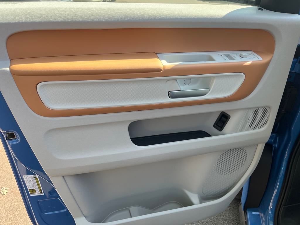 2025 Volkswagen ID. Buzz photo 8