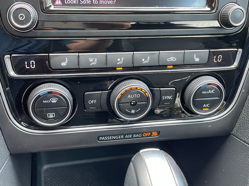 2017 Volkswagen Passat R-Line photo 10