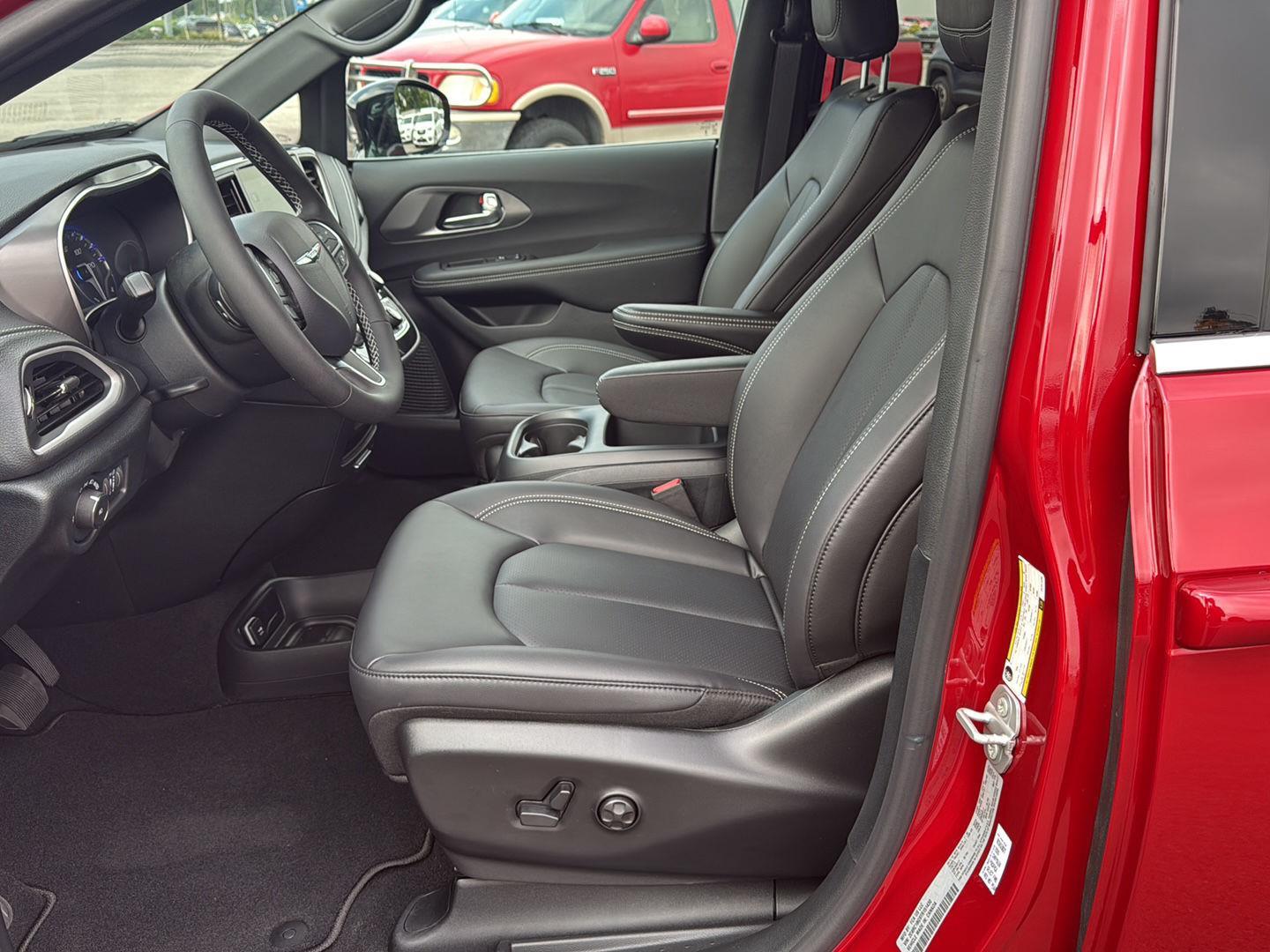 2026 Chrysler Pacifica photo 9