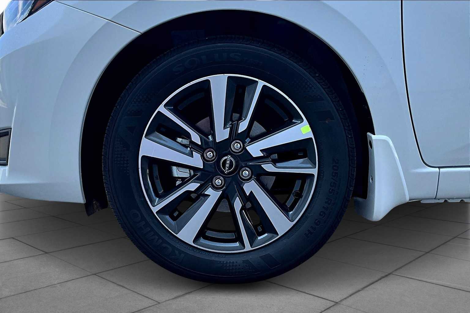 2025 Nissan Versa SV photo 8
