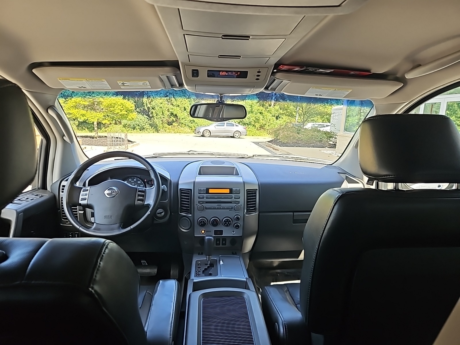 2005 Nissan Armada LE photo 2
