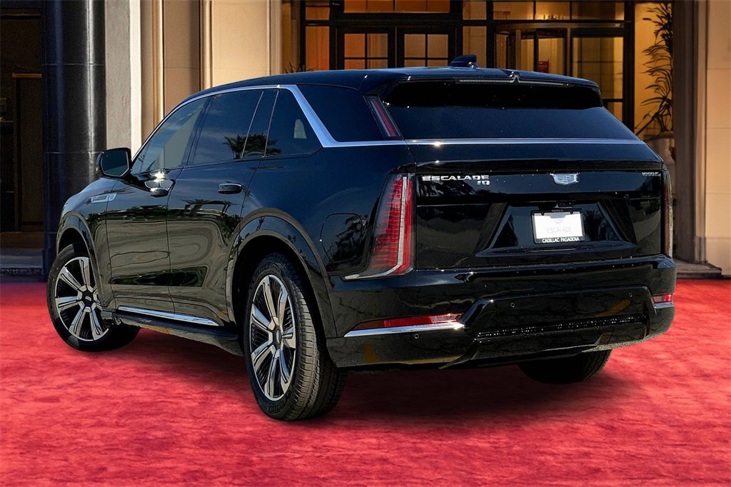 2025 Cadillac Escalade IQ Luxury photo 3