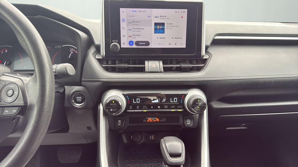 2024 Toyota RAV4 XLE photo 12