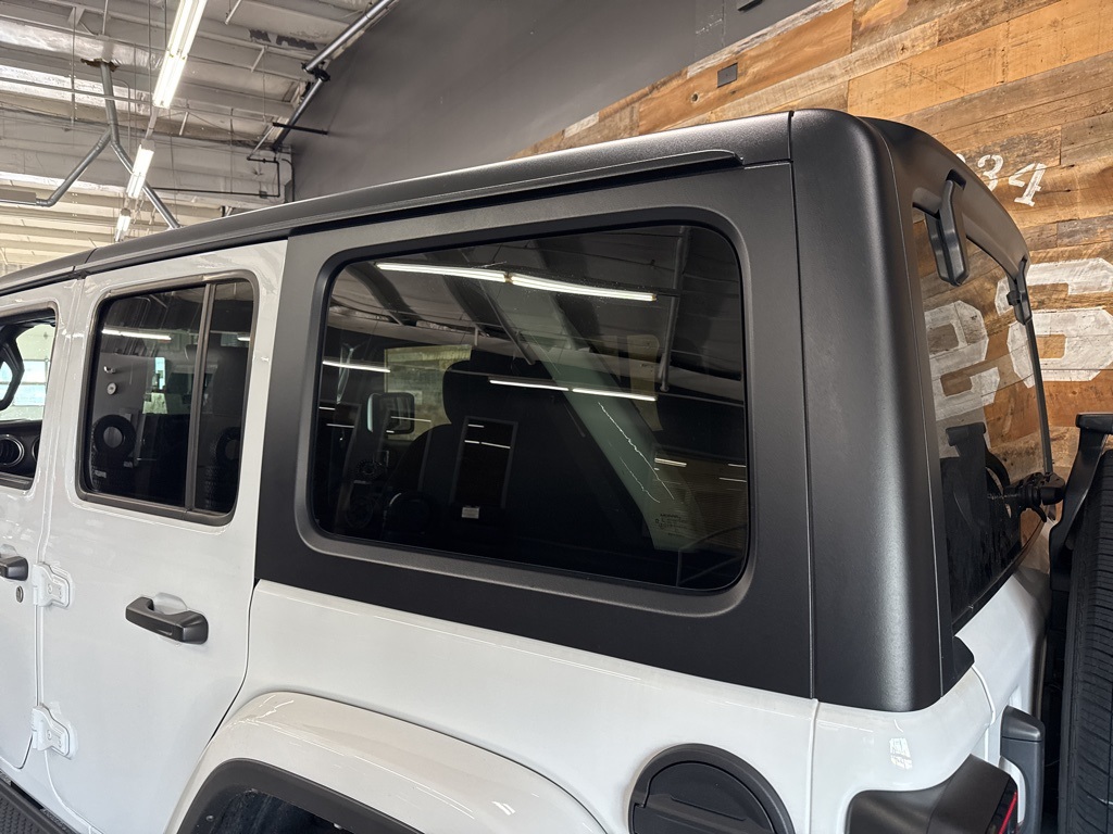 2022 Jeep Wrangler Unlimited Sahara photo 5