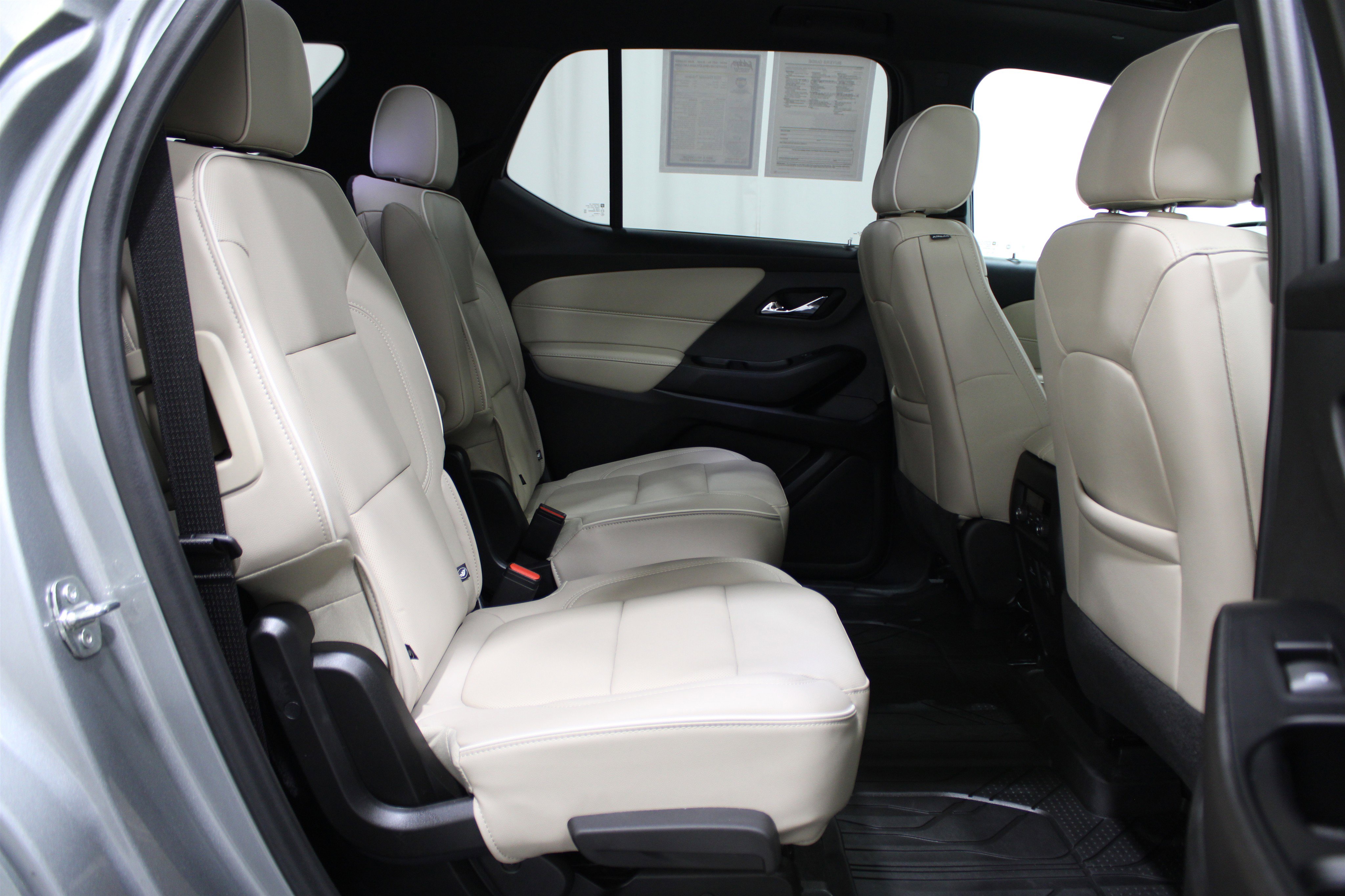 2023 Chevrolet Traverse Premier photo 22