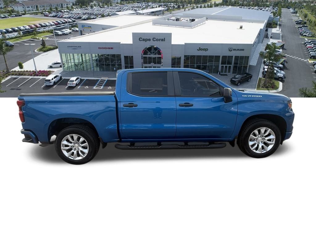 2023 Chevrolet Silverado 1500 Custom photo 3