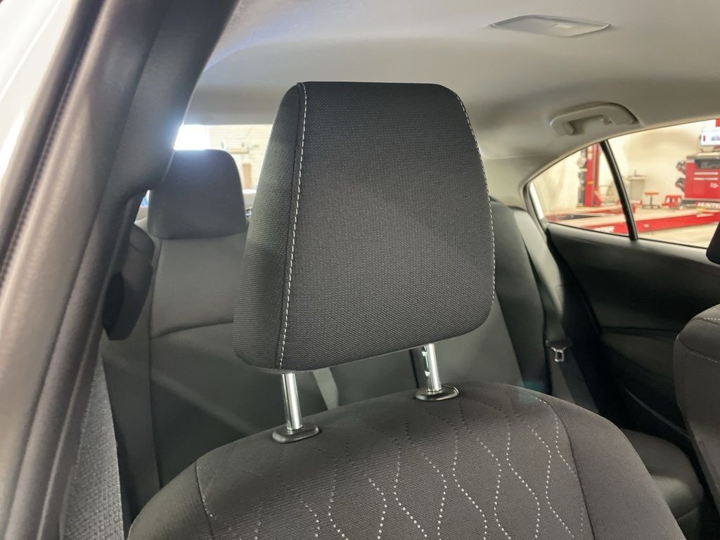 2025 Toyota Corolla LE photo 33
