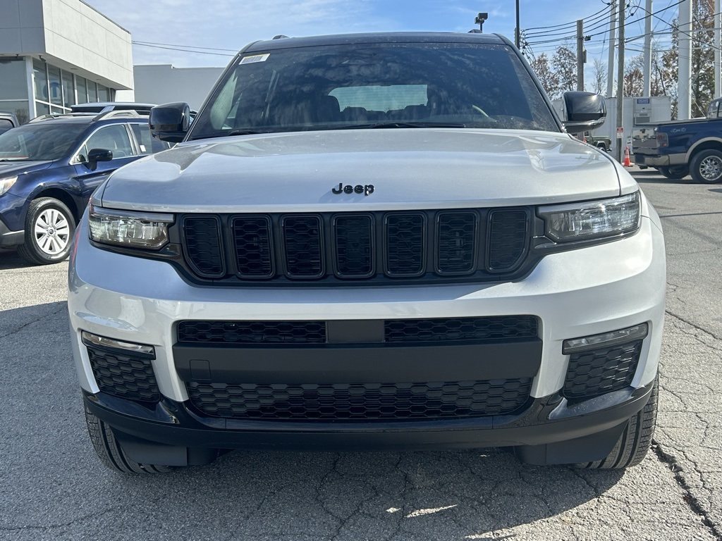2025 Jeep Grand Cherokee Limited photo 3