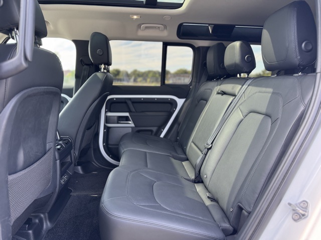 2024 Land Rover Defender 110 S photo 10