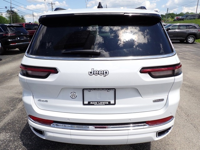 2025 Jeep Grand Cherokee Overland photo 3