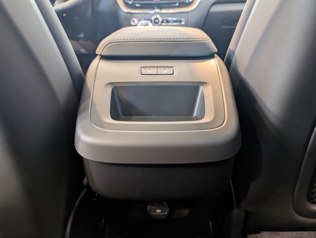 2026 Volvo XC60 B5 Plus photo 22