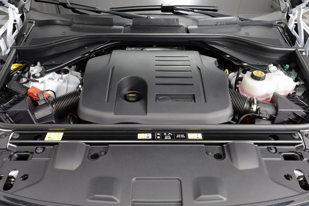 2025 Land Rover Range Rover SE photo 19