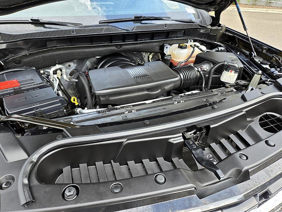 2024 Chevrolet Suburban LS photo 16