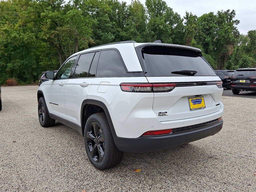 2025 Jeep Grand Cherokee Limited photo 3