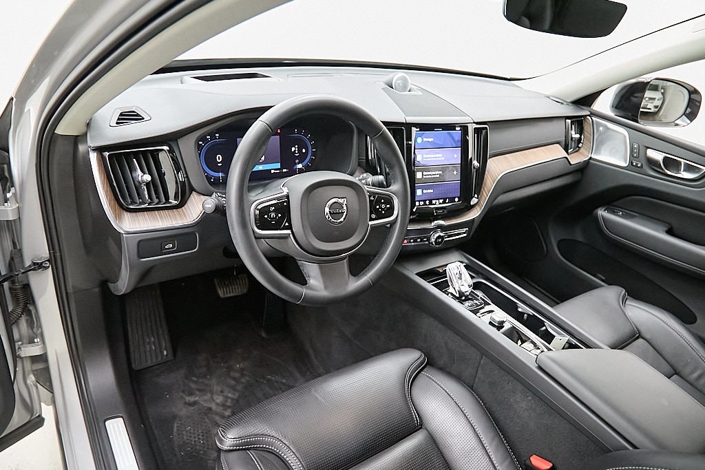 2023 VOLVO XC60 - Image 12