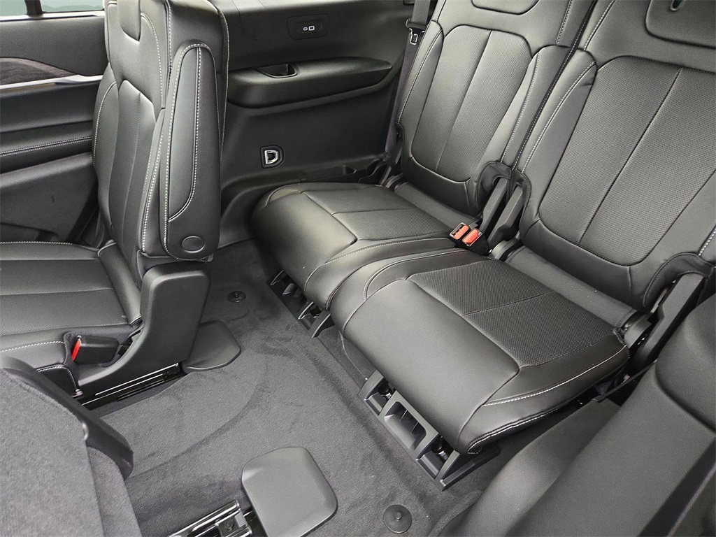 2025 Jeep Grand Cherokee Limited photo 25