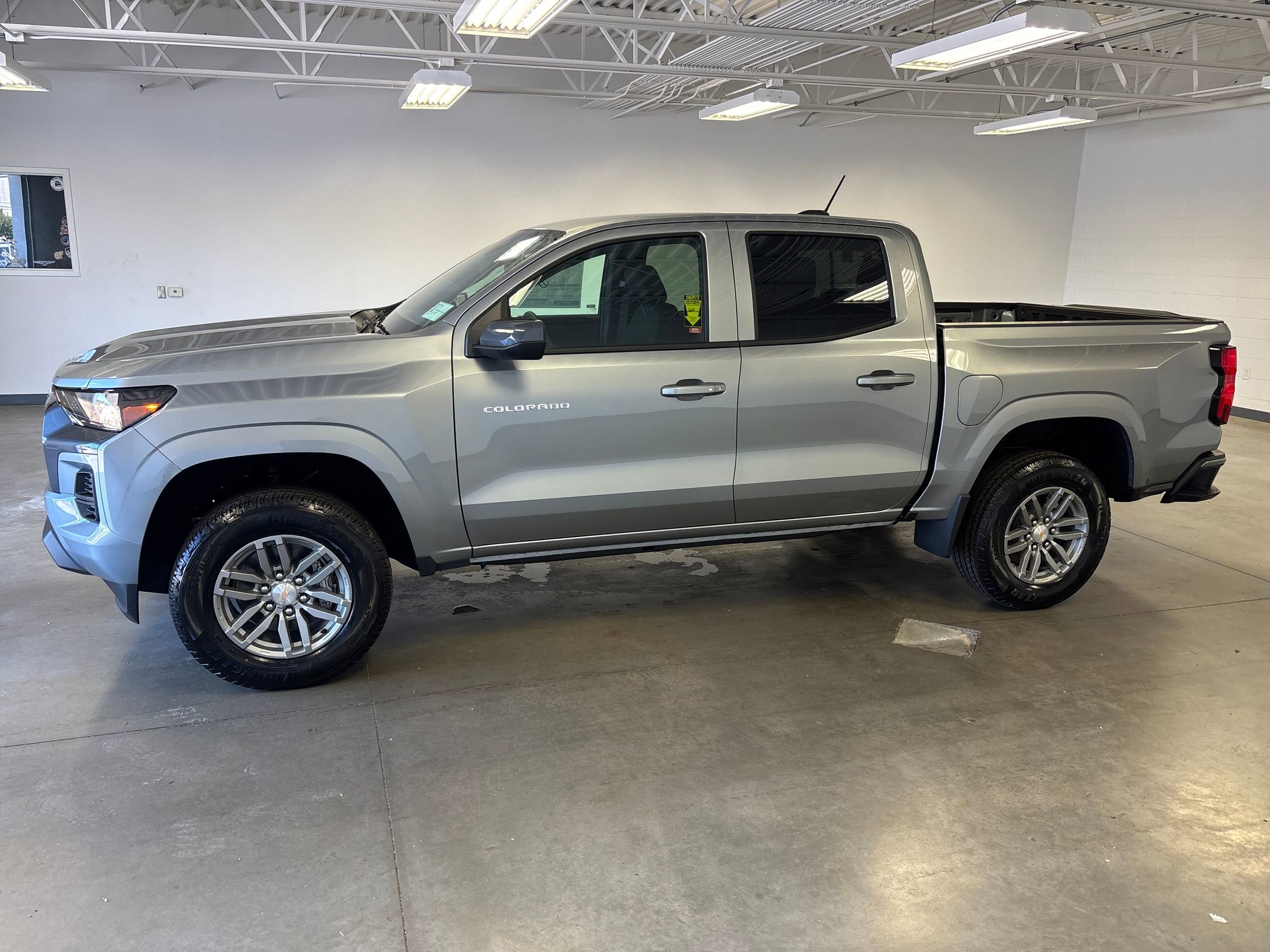 2026 Chevrolet Colorado LT photo 2