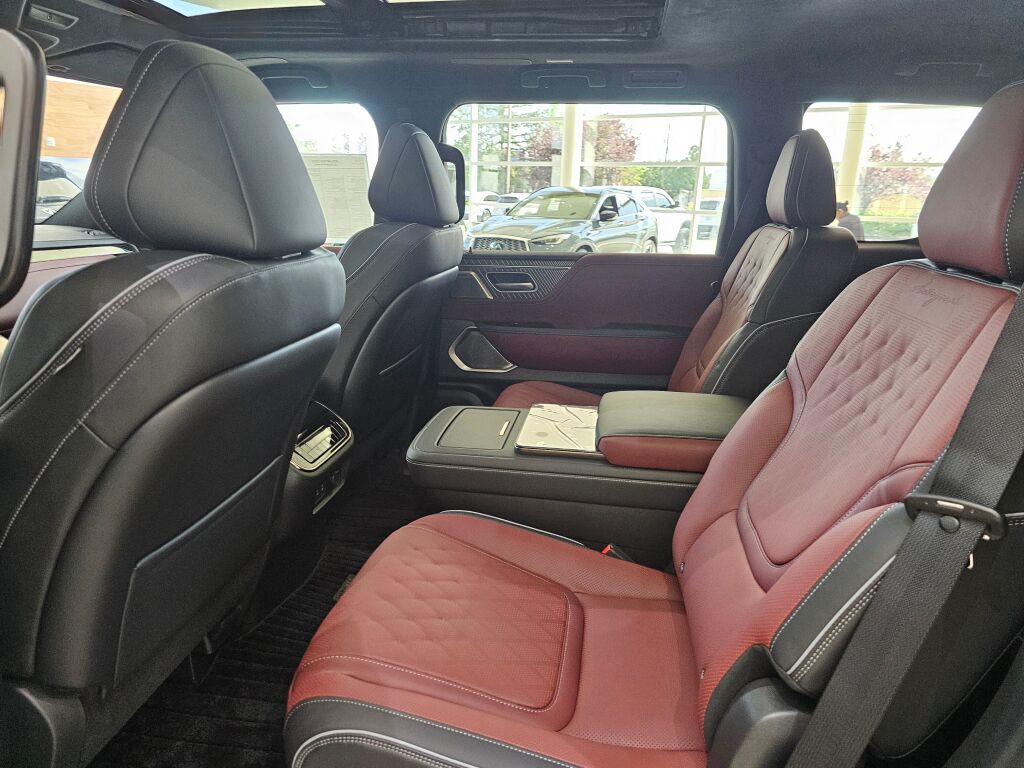 2025 Infiniti QX80 photo 21