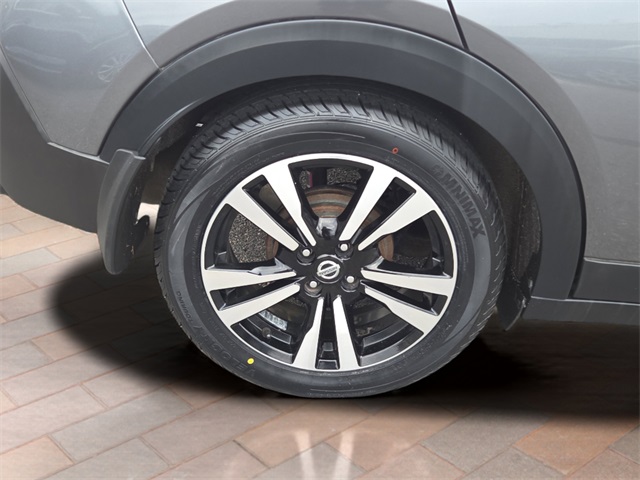 2019 Nissan Kicks SR photo 4