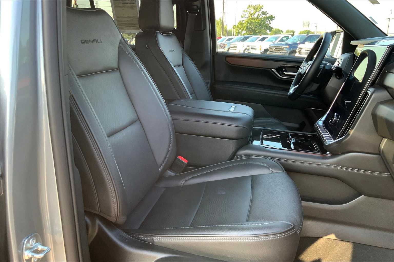 2025 Gmc Yukon Denali photo 15