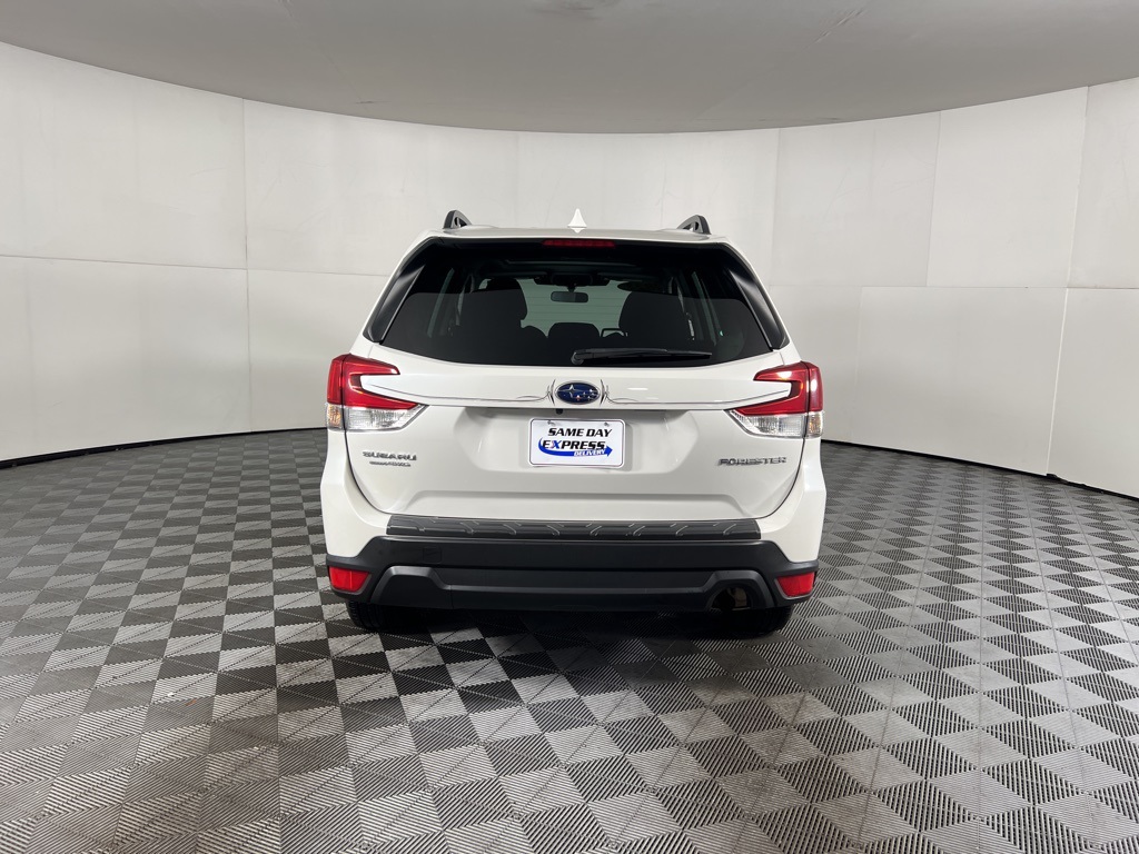 2022 Subaru Forester Premium photo 3