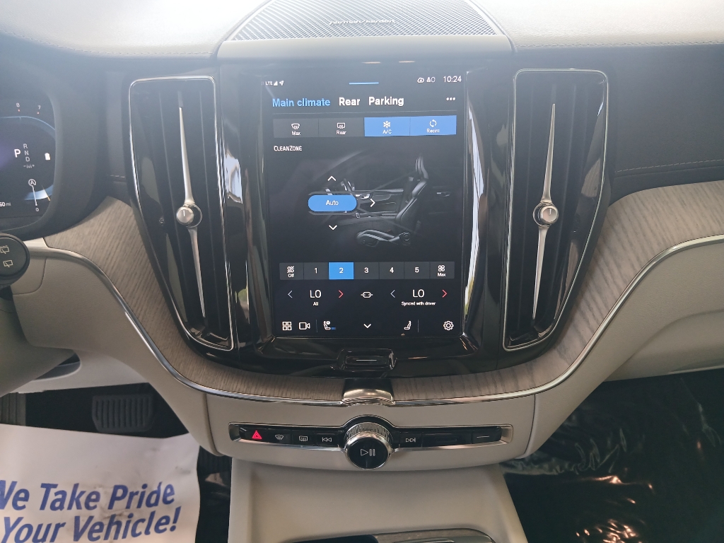 2023 Volvo XC60 Ultimate photo 10