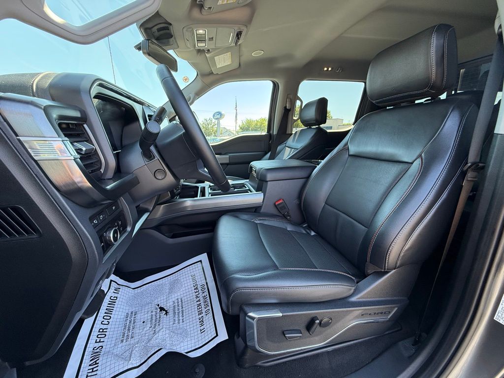 2023 Ford F-350 photo 12
