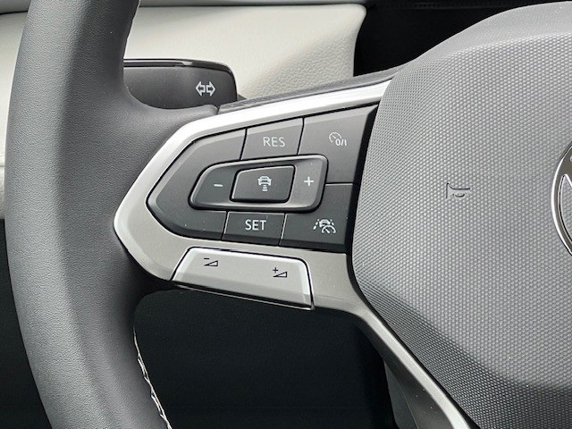 2025 Volkswagen Taos SEL photo 26
