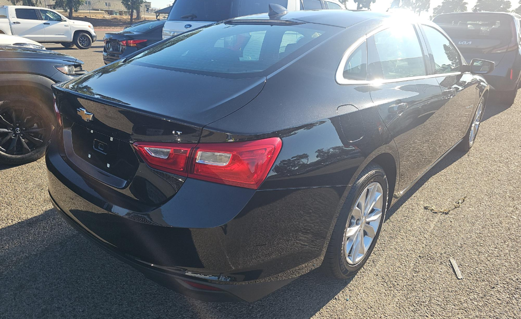 2023 Chevrolet Malibu 1LT photo 2