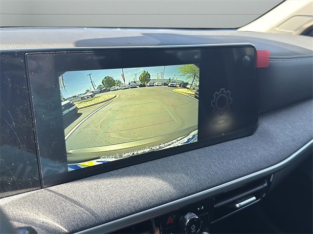 2025 Nissan Kicks SV photo 14