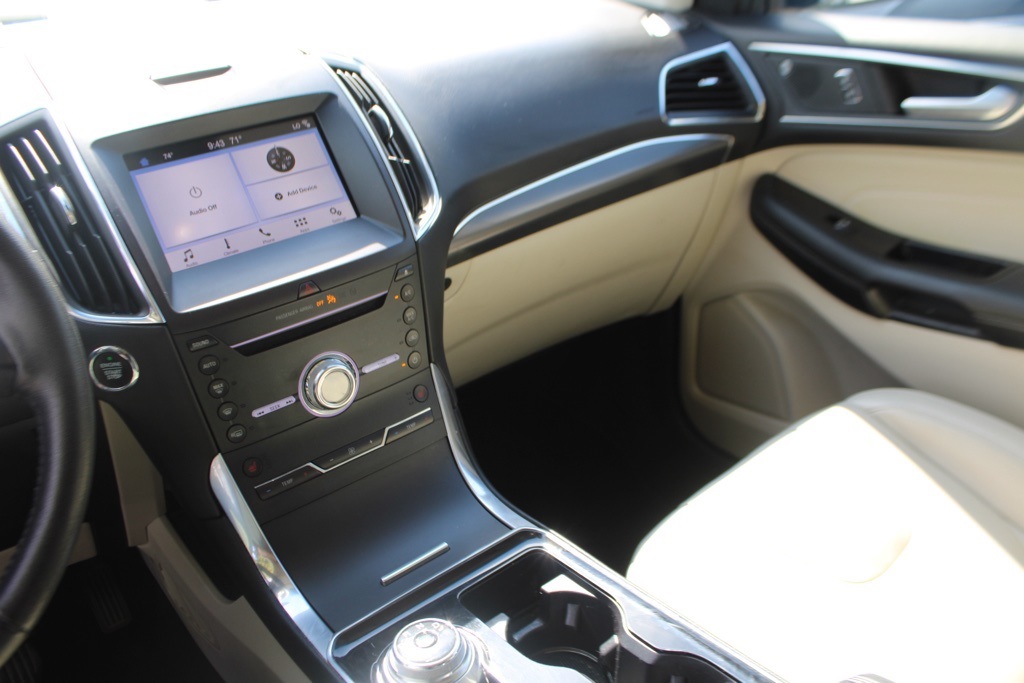 2019 Ford Edge Titanium photo 12