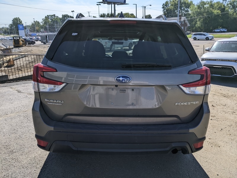 2020 Subaru Forester Premium photo 4