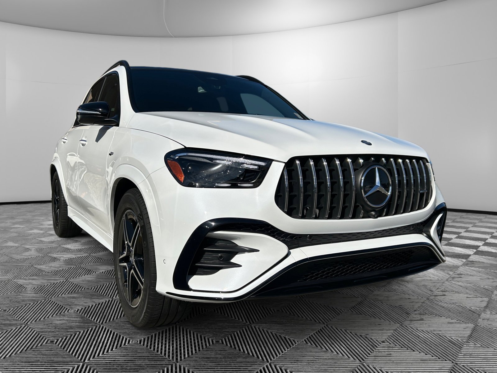 2025 Mercedes-Benz GLE AMG GLE 53's photo