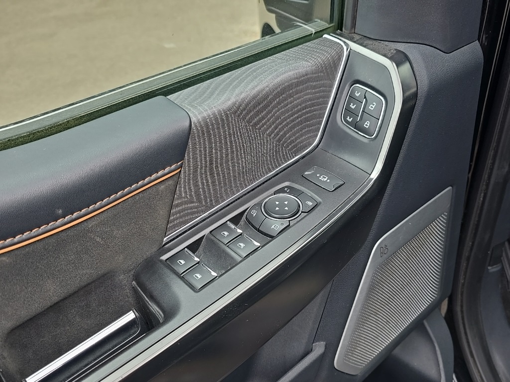 2022 Ford F-150 Platinum photo 8