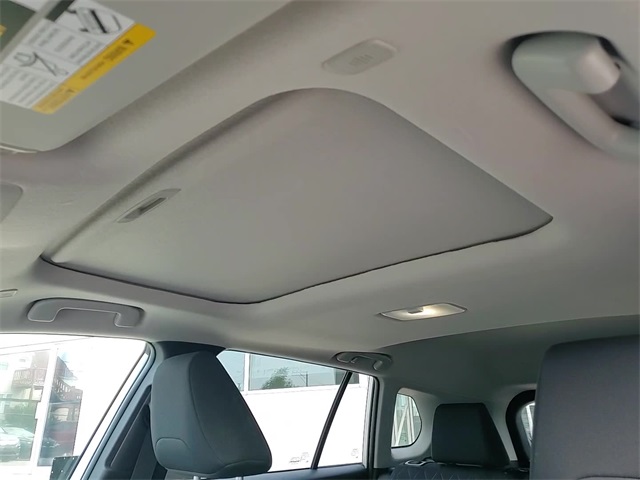 2024 Toyota Corolla Cross LE photo 17