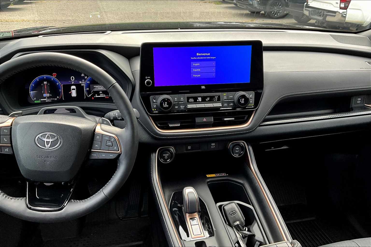 2024 Toyota Highlander Hybrid Platinum photo 6