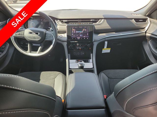 2025 Jeep Grand Cherokee Altitude photo 24