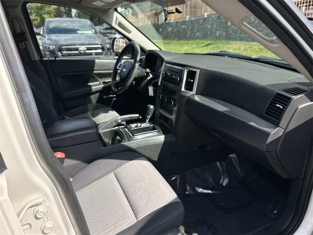 2010 Jeep Grand Cherokee Laredo photo 11