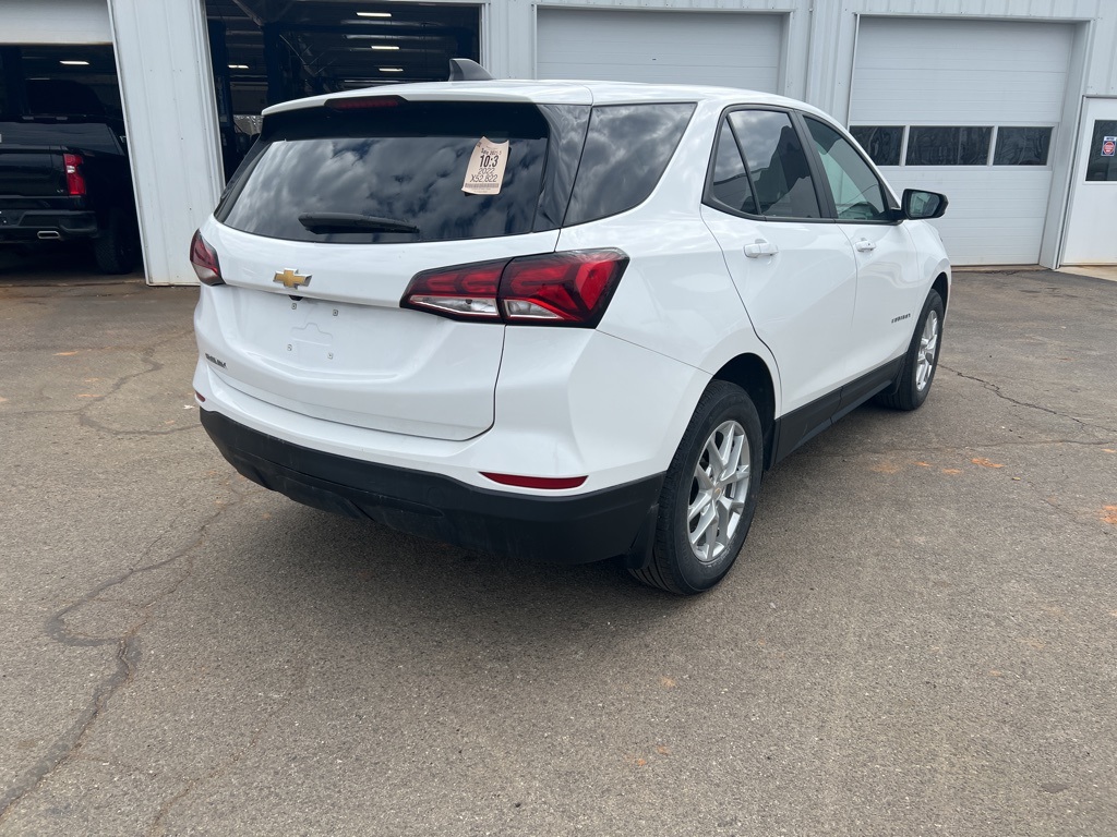 2022 Chevrolet Equinox LS photo 4