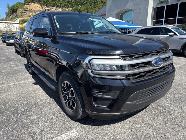 2024 Ford Expedition XLT photo 2